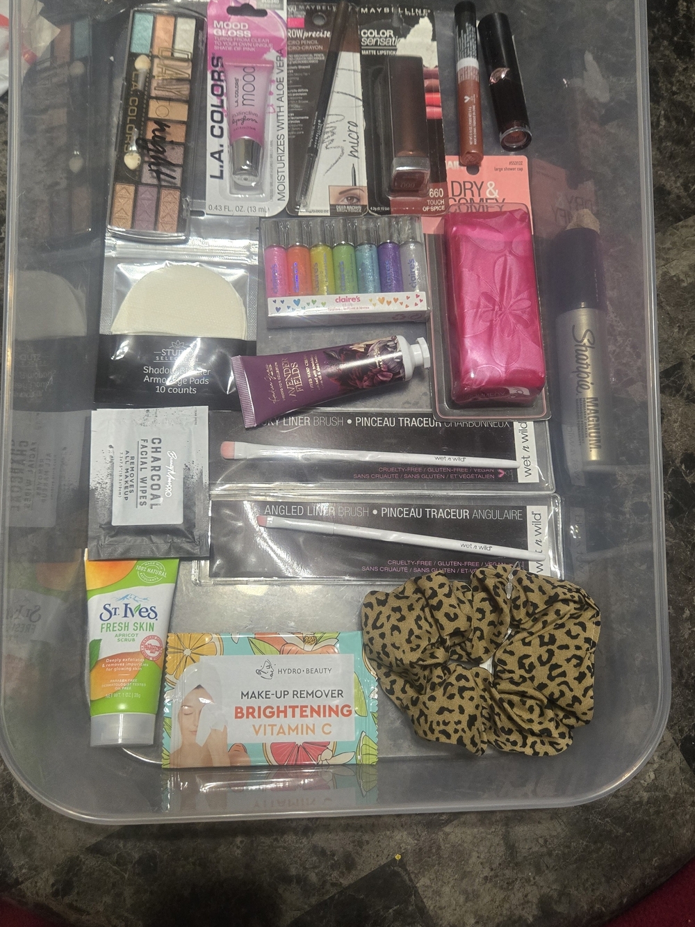 Random Makeup Bundle 2 - Picture 2 of 4